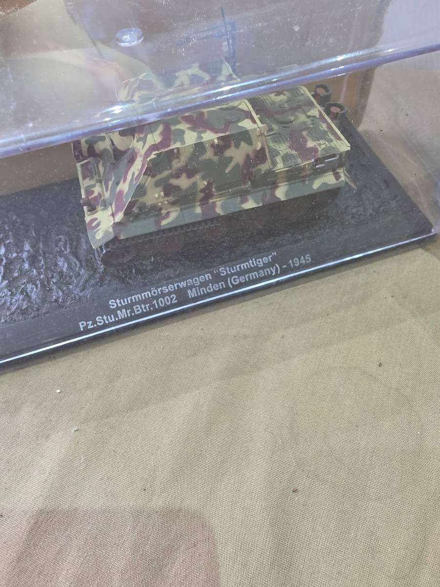 TWO PIECE DIE CAST MODEL MILLITARY/COMBAT TANKS(SCALE 1:72)2