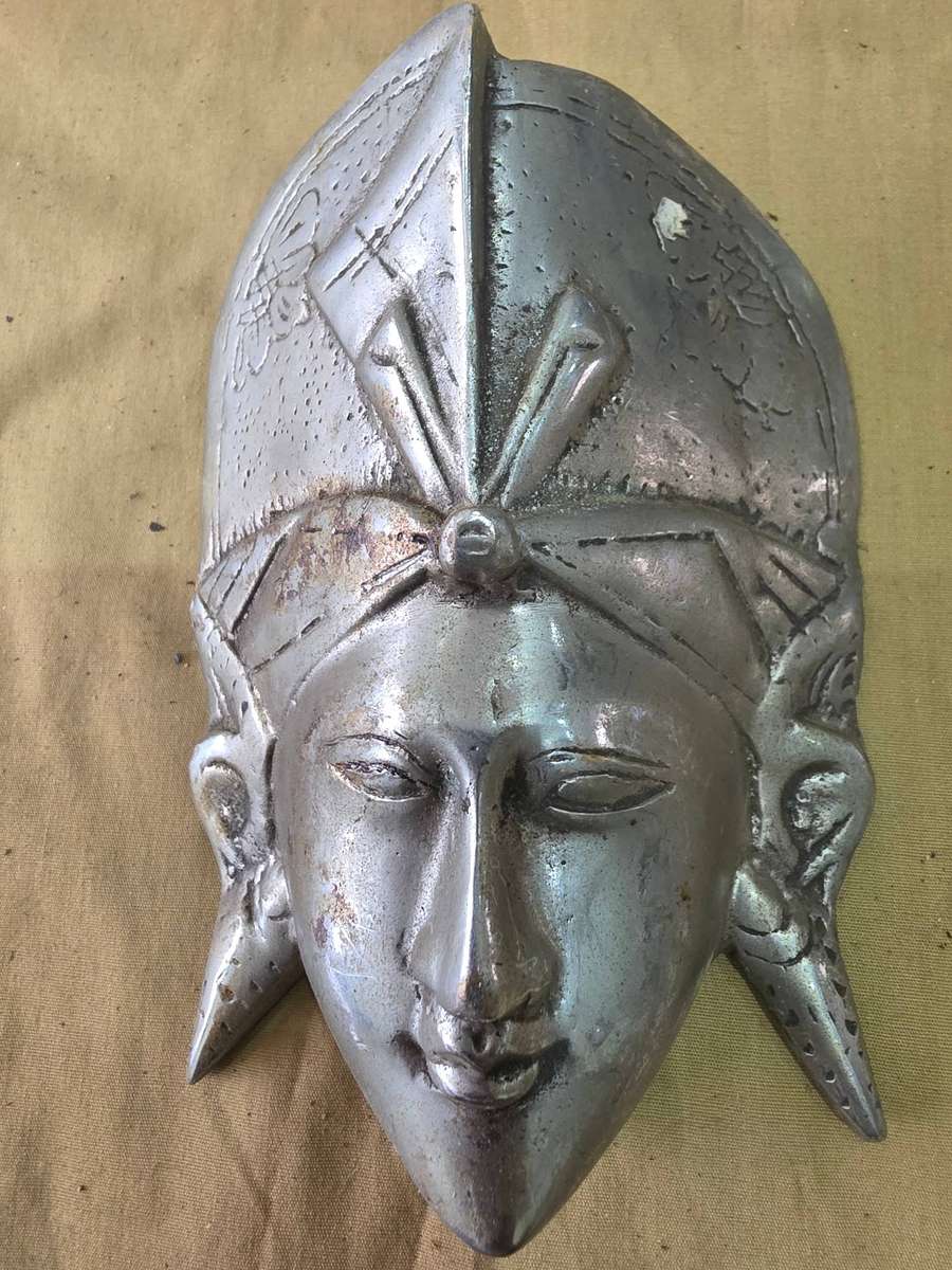 VINTAGE SILVER METAL MASK