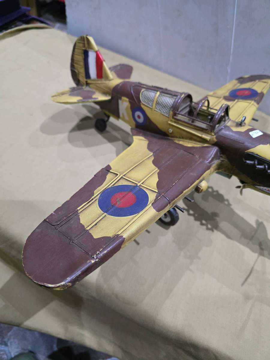 BRITISH P40 WARHAWK FIGHTER PLANE( 44CM LENGTH-13CM HEIGHT)TIN METAL