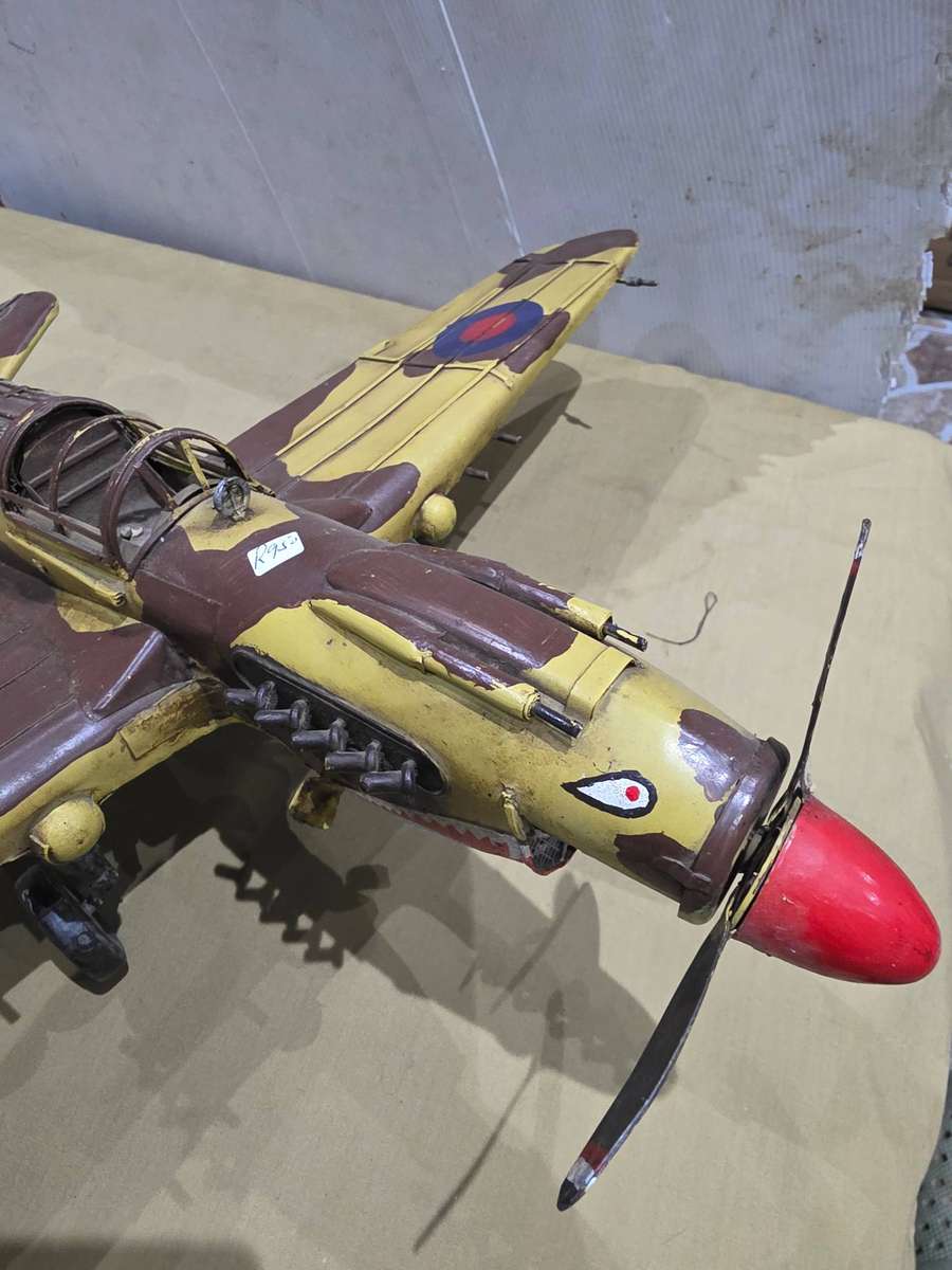 BRITISH P40 WARHAWK FIGHTER PLANE( 44CM LENGTH-13CM HEIGHT)TIN METAL
