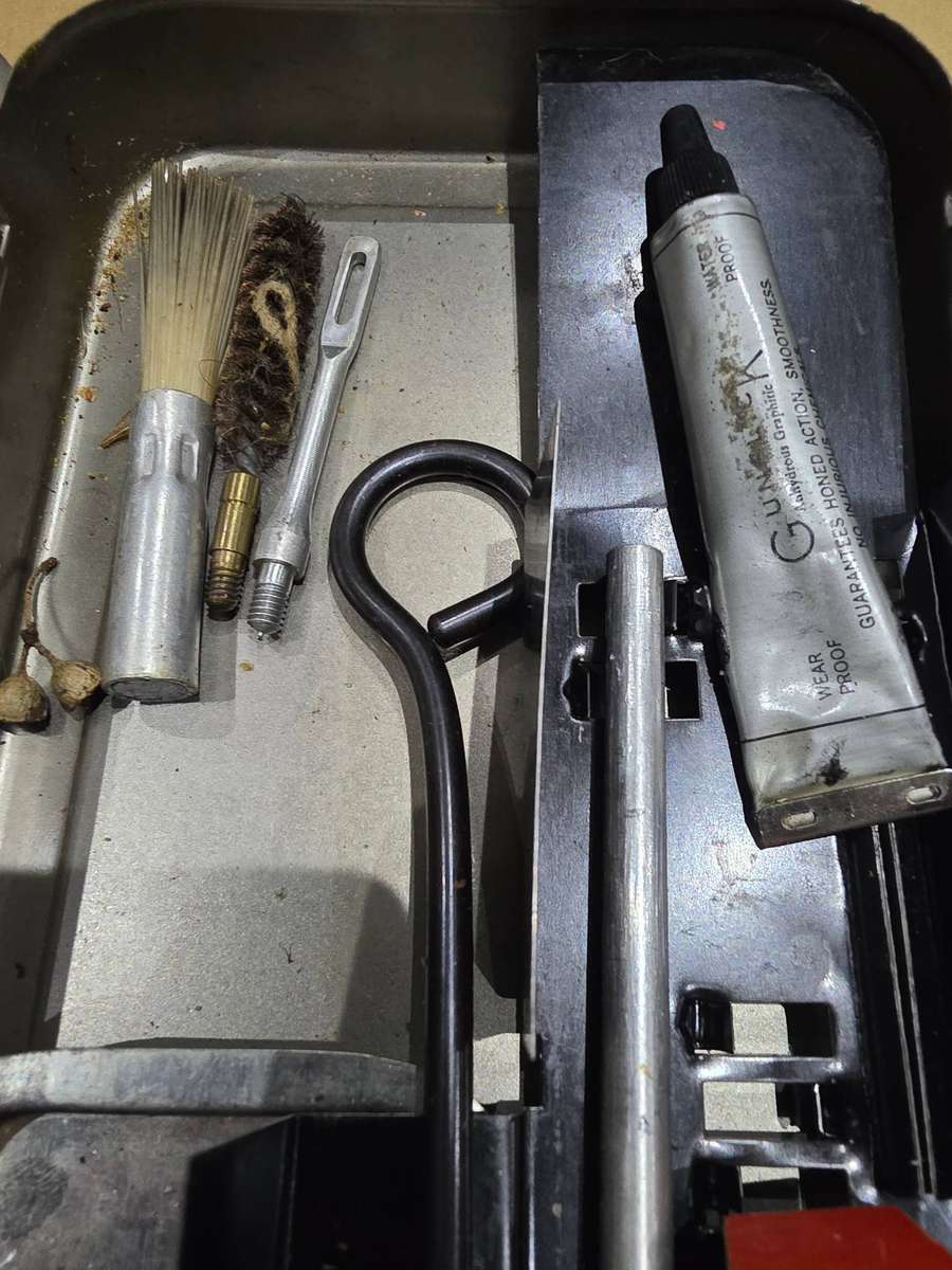 VINTAGE GUN CLEANING KIT