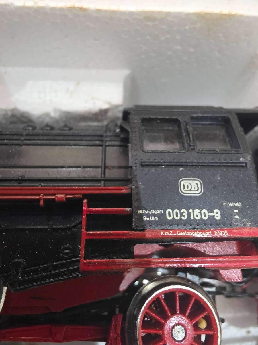VINTAGE MARKLIN HO GAUGE ENGINE AND COACH-SEE MARKINGS(UNUSED)3085