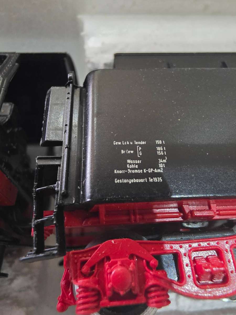 VINTAGE MARKLIN HO GAUGE ENGINE AND COACH-SEE MARKINGS(UNUSED)3085