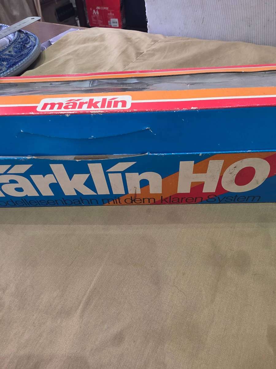 VINTAGE MARKLIN HO GAUGE ENGINE AND COACH-SEE MARKINGS(UNUSED)3085