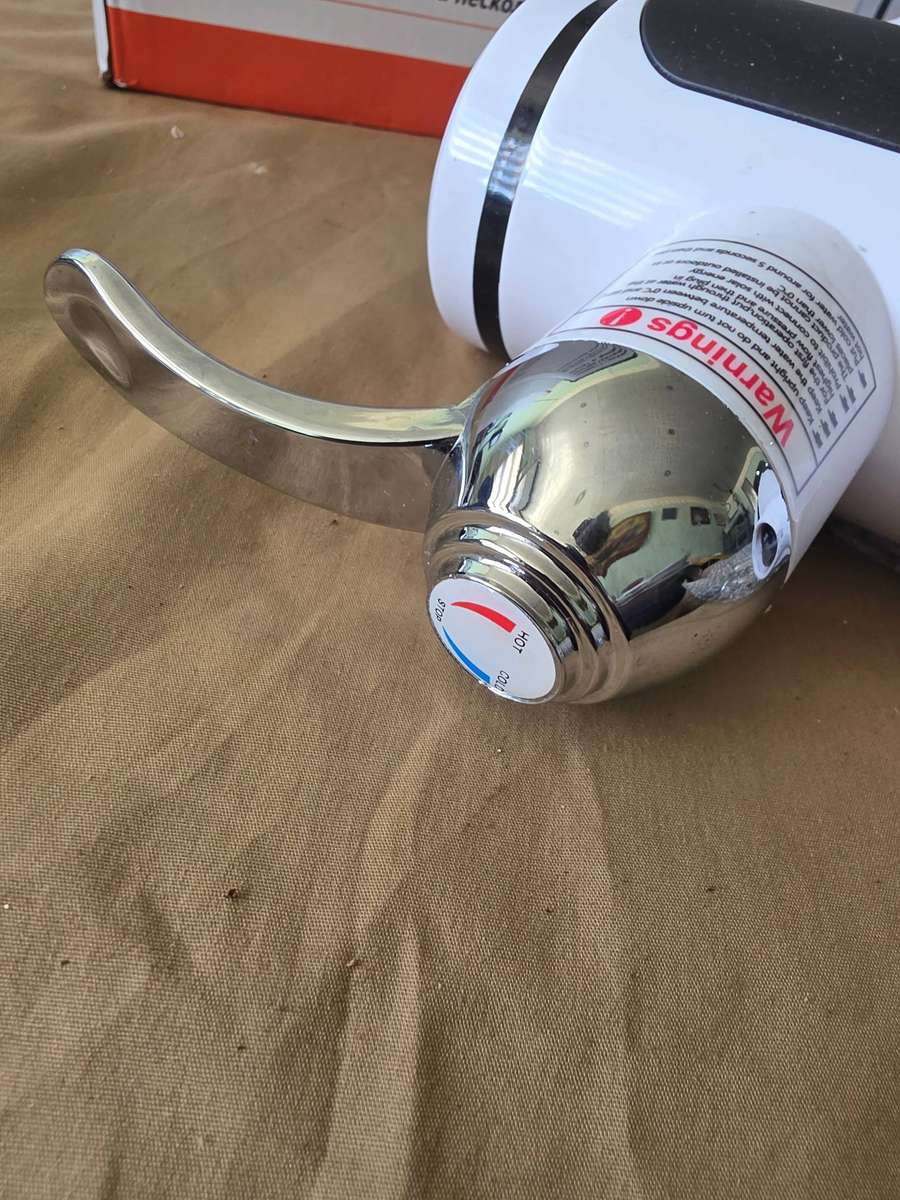 INSTANT ELECTRIC HEATING WATER(FAUCET AND SHOWER)