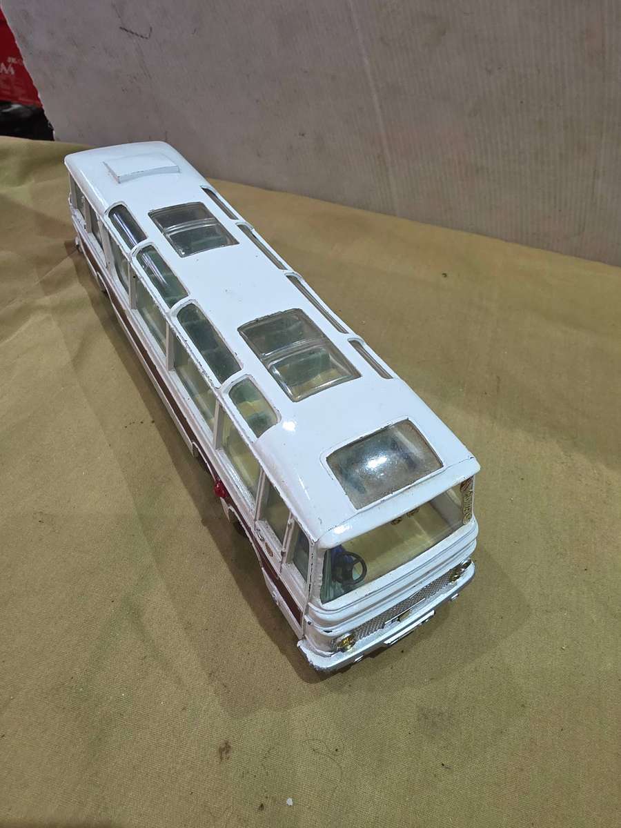 VINTAGE DINKY SUPERTOYS VEGA MAJOR LUXURY COACH(MADE IN ENGLAND)