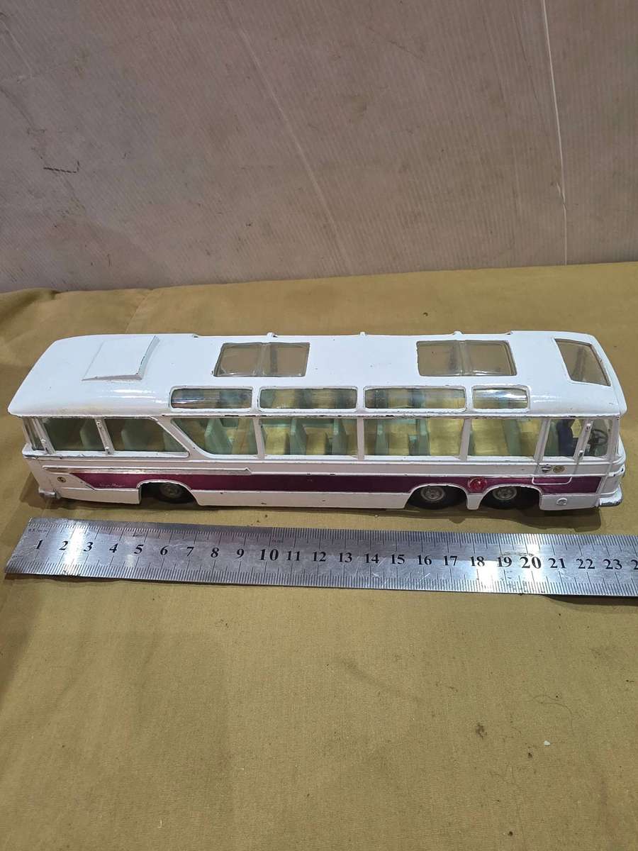 VINTAGE DINKY SUPERTOYS VEGA MAJOR LUXURY COACH(MADE IN ENGLAND)