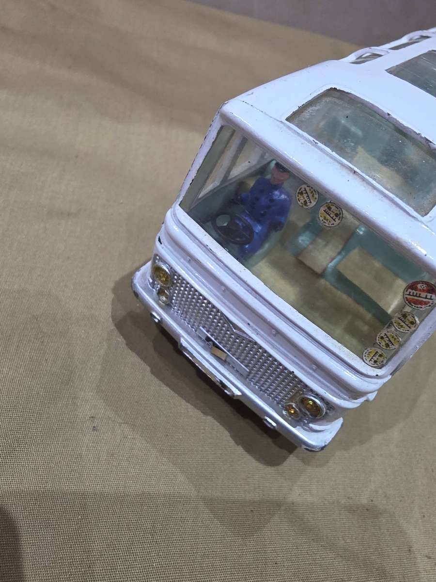 VINTAGE DINKY SUPERTOYS VEGA MAJOR LUXURY COACH(MADE IN ENGLAND)
