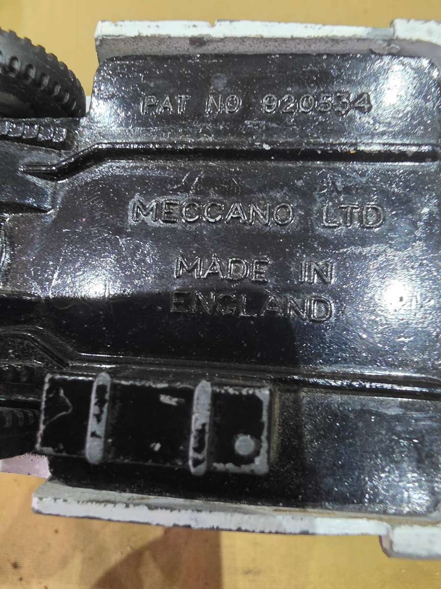 VINTAGE DINKY SUPERTOYS VEGA MAJOR LUXURY COACH(MADE IN ENGLAND)