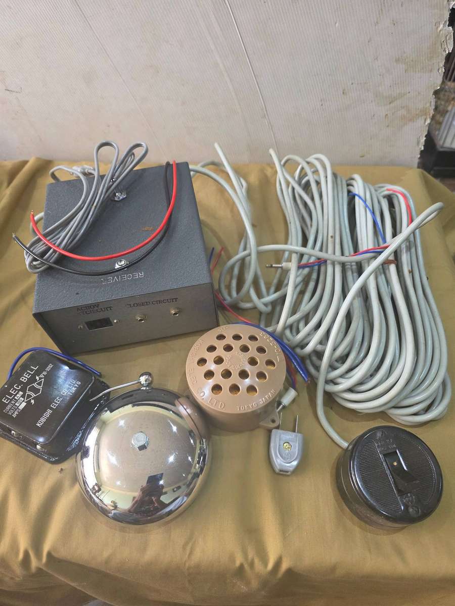 VINTAGE ELECTRONIC TELECOMMUNICATION KIT