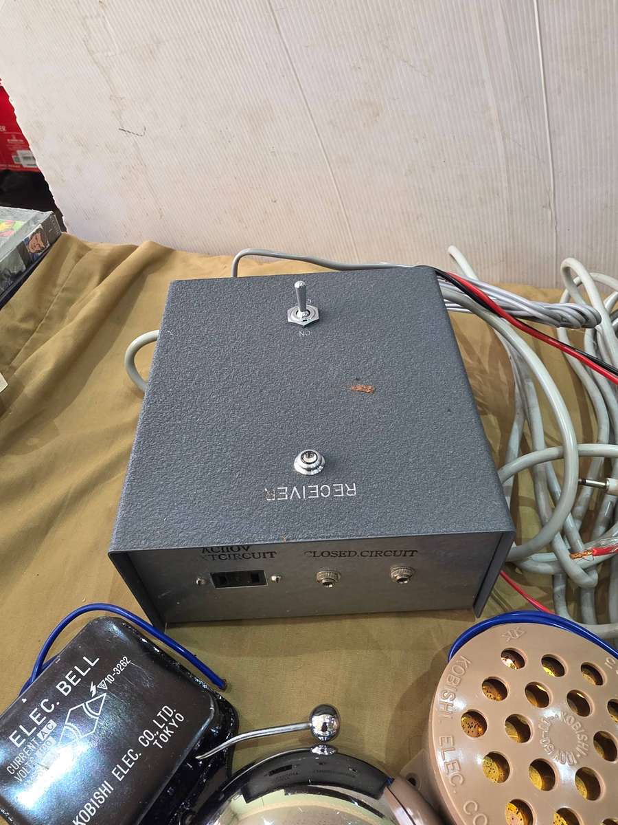 VINTAGE ELECTRONIC TELECOMMUNICATION KIT