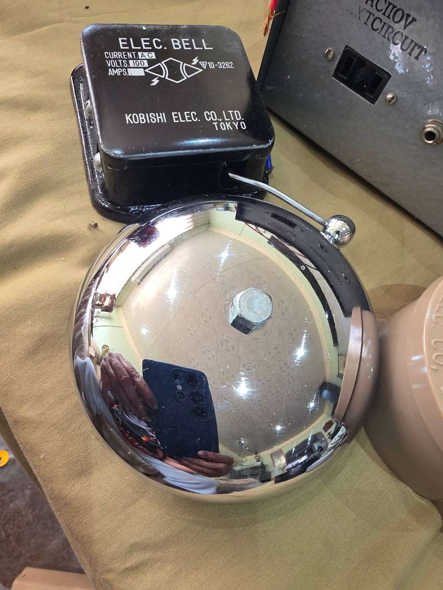 VINTAGE ELECTRONIC TELECOMMUNICATION KIT