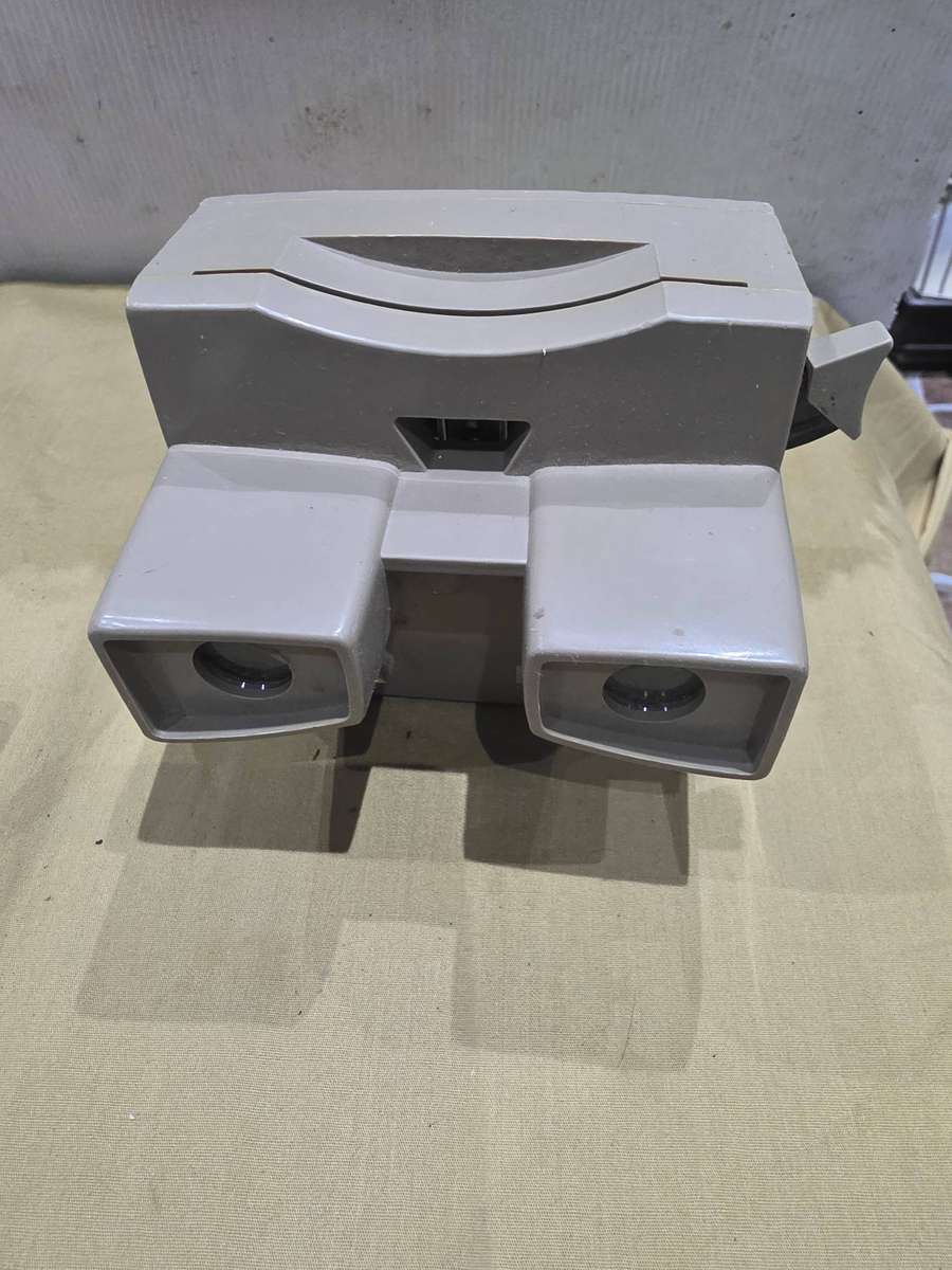 VIEWMASTER SLIDE VIEWER INCL.NUMEROUS COLLECTABLE SLIDES(MOST UNOPENED SLIDES)