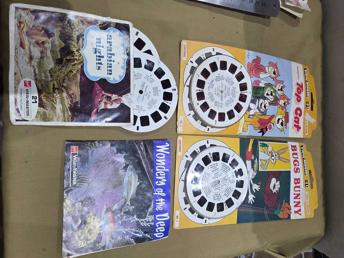 VIEWMASTER SLIDE VIEWER INCL.NUMEROUS COLLECTABLE SLIDES(MOST UNOPENED SLIDES)