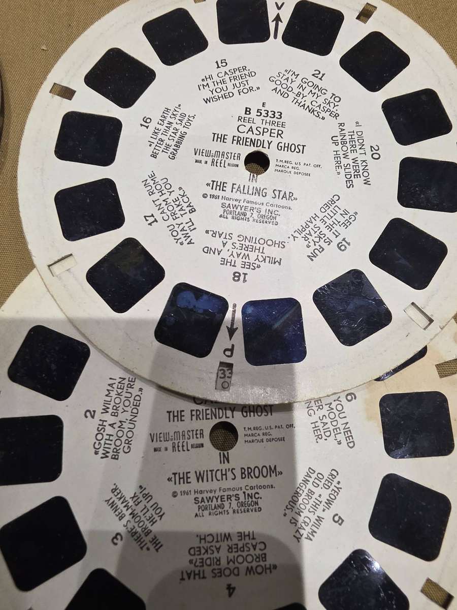 VIEWMASTER SLIDE VIEWER INCL.NUMEROUS COLLECTABLE SLIDES(MOST UNOPENED SLIDES)