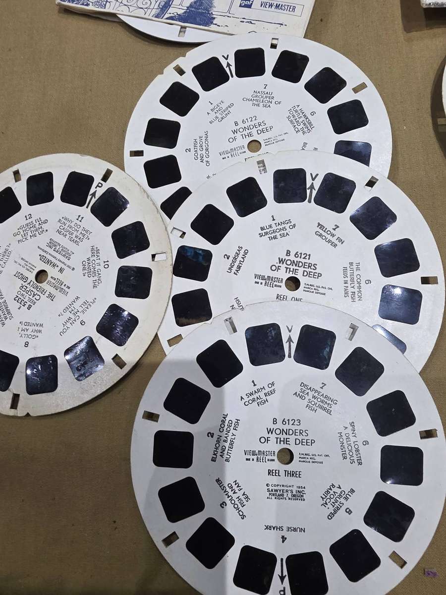 VIEWMASTER SLIDE VIEWER INCL.NUMEROUS COLLECTABLE SLIDES(MOST UNOPENED SLIDES)