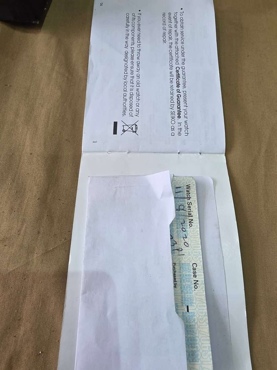 SEIKO MENS WRISTWATCH(ANALOGUE QUARTZ)WITH AUNTHETIC BOOKLET