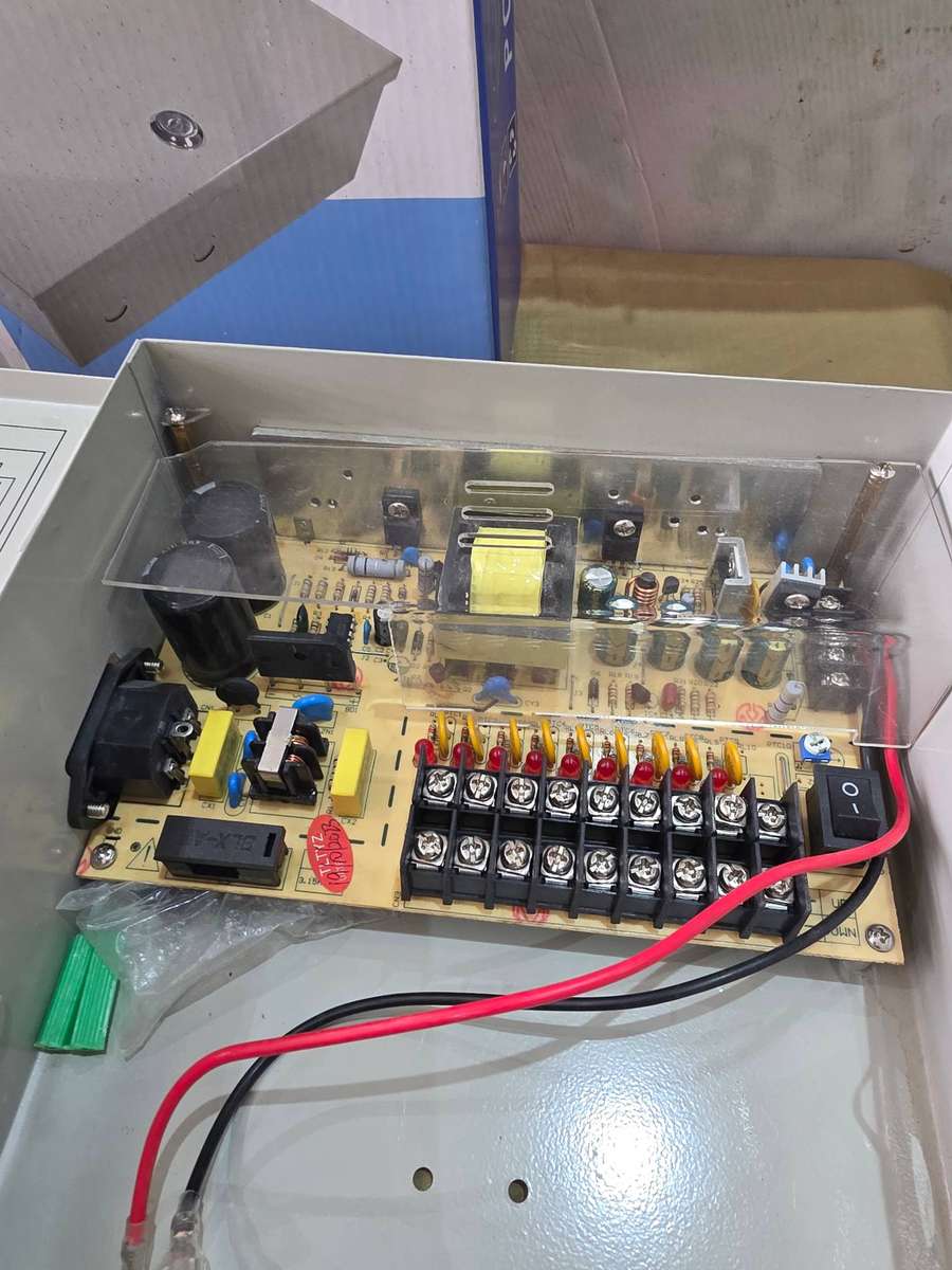 12V POWER SUPPLY WITH BATTERY BACKUP