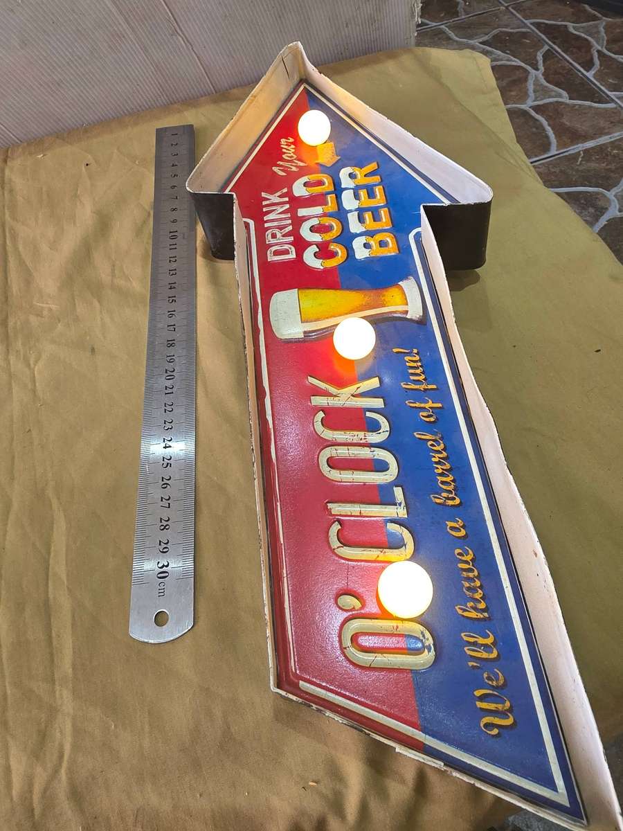 METAL BATTERY OPERATED LIGHT UP COLD BEER SIGN