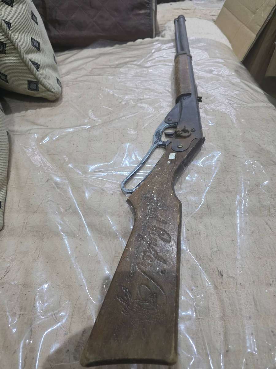 VINTAGE RED RYDER DAISY RIFLE