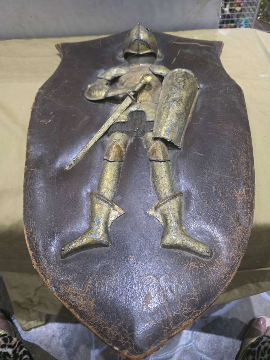 MEDIEVAL KNIGHT OF HONOR(BRASS/COPPER) MOUNTED ON A LEATHER SHIELD BASE