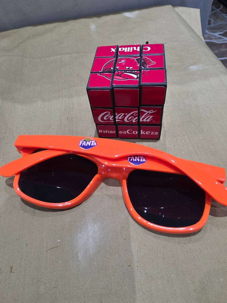 VINTAGE COCA-COLA MAGIC CUBE WITH KIDS FANTA SUNGLASSES