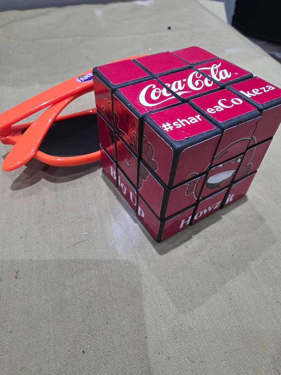 VINTAGE COCA-COLA MAGIC CUBE WITH KIDS FANTA SUNGLASSES