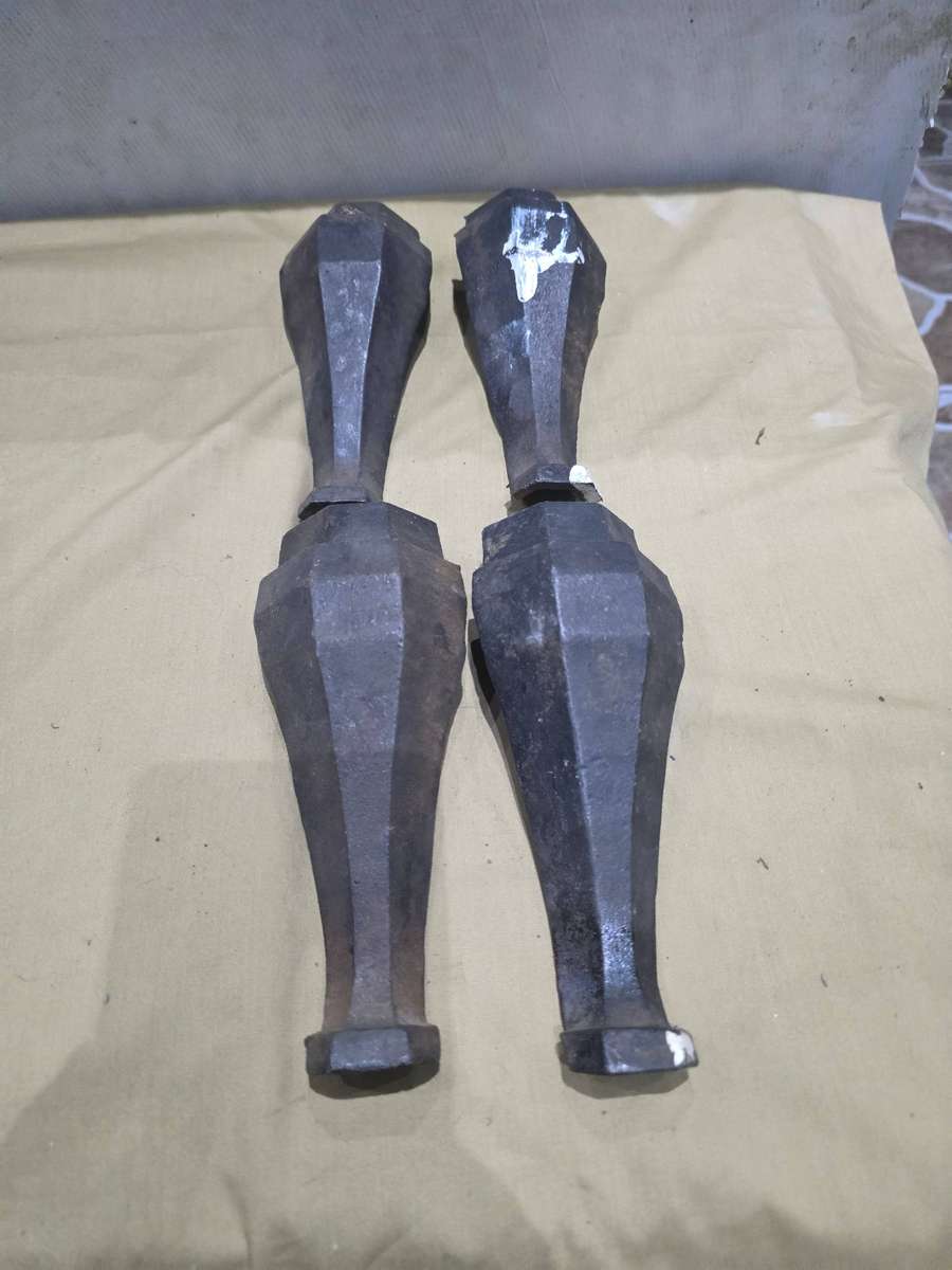 4 PIECE VINTAGE CAST IRON FEET