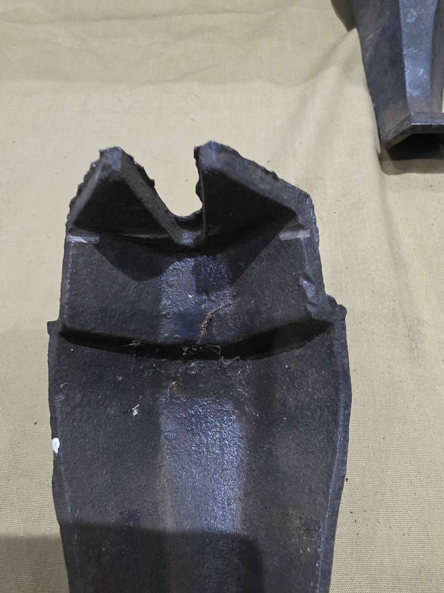 4 PIECE VINTAGE CAST IRON FEET