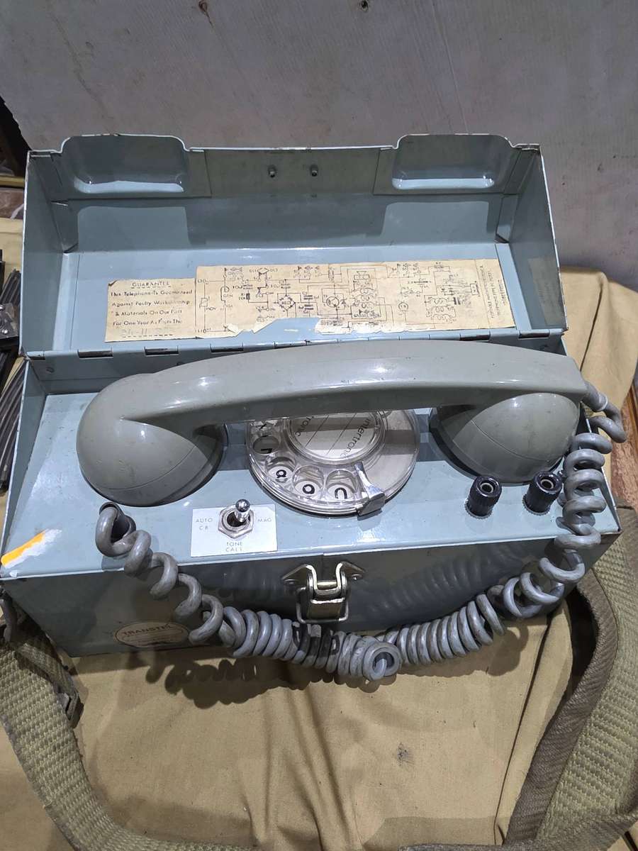 VINTAGE MILITARY FIELD TELEPHONE IN BUILT IN CASE