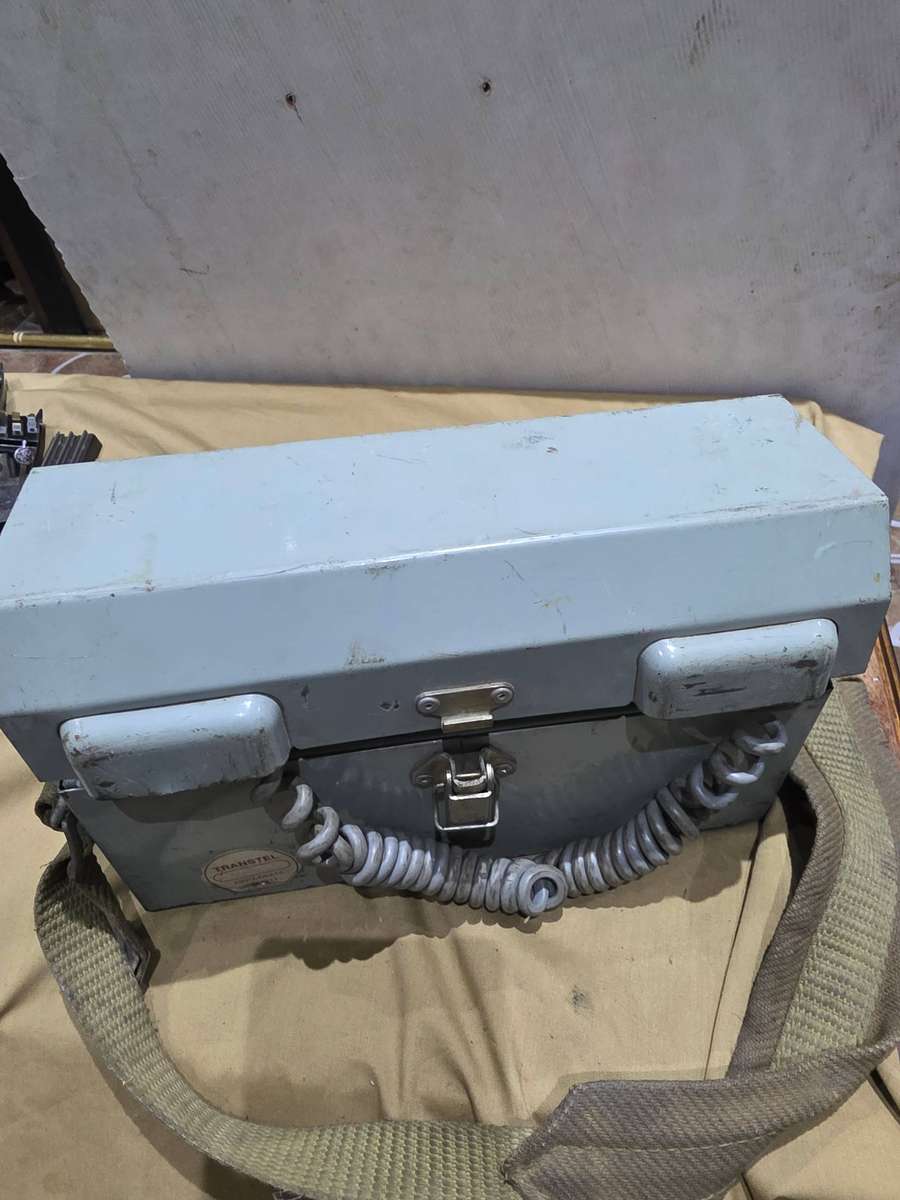 VINTAGE MILITARY FIELD TELEPHONE IN BUILT IN CASE