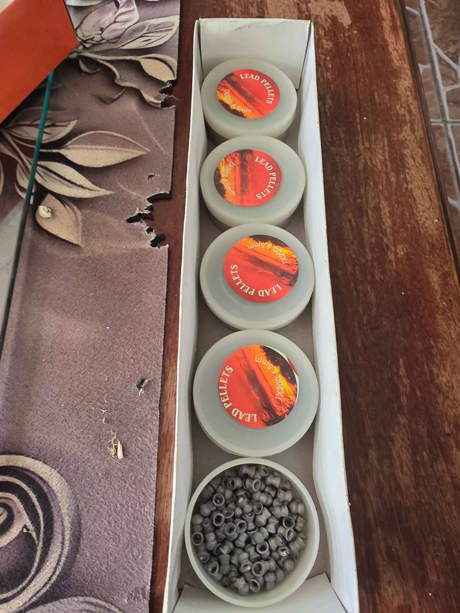 5 TUBS LEAD PELLETS(200 IN A TUB)5X 200-4.5MM