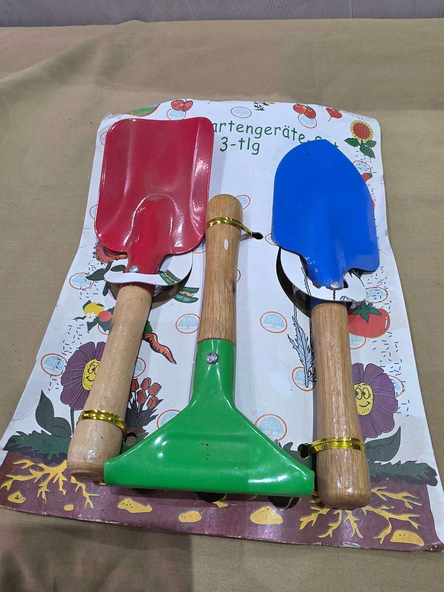 3 PIECE KIDS METAL WITH WOODEN HANDLE GARDEN TOOLS