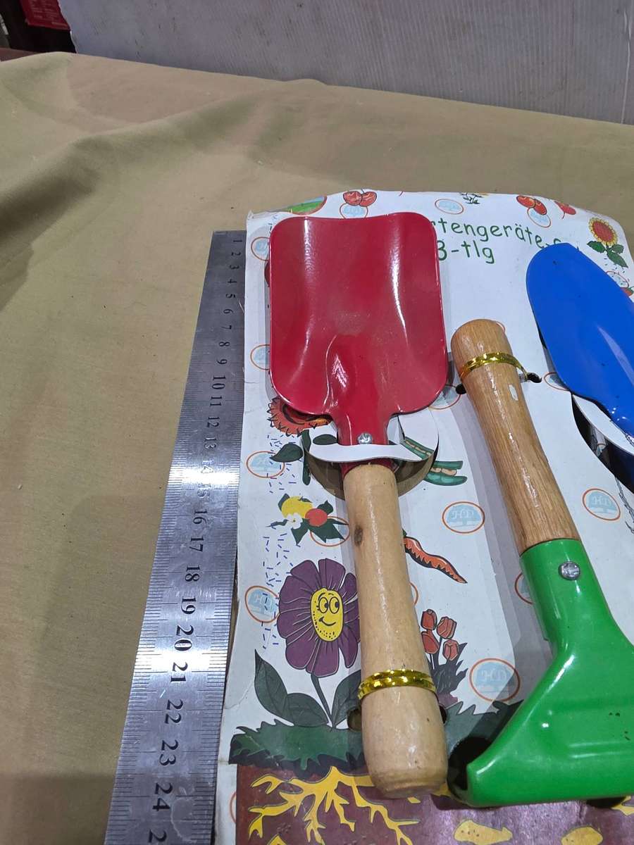 3 PIECE KIDS METAL WITH WOODEN HANDLE GARDEN TOOLS
