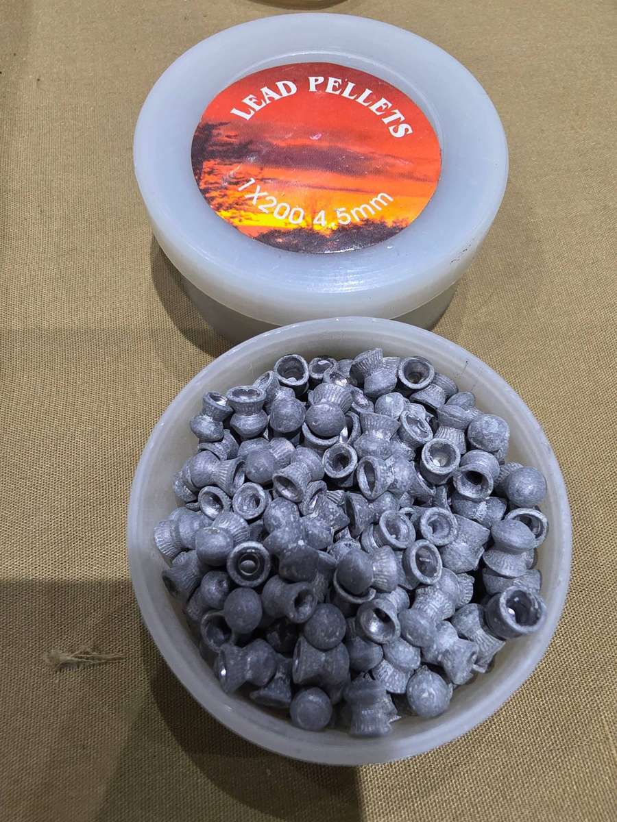 BOX OF 10 X 200-4.5MM LEAD PELLETS(10 TUBS X 200 IN EACH TUB)