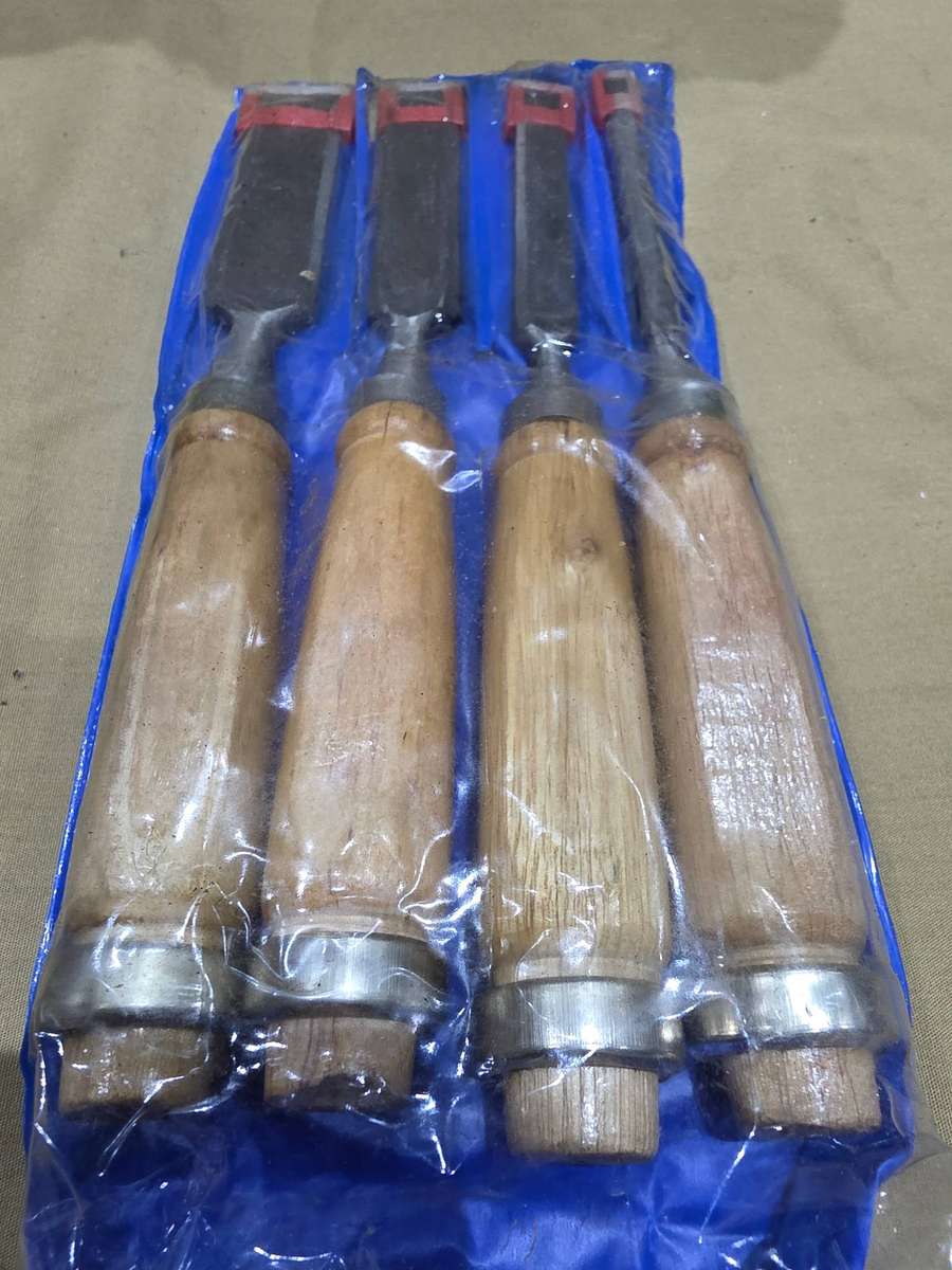 4 PIECE WOODEN HANDLE FIRMER CHISEL SET