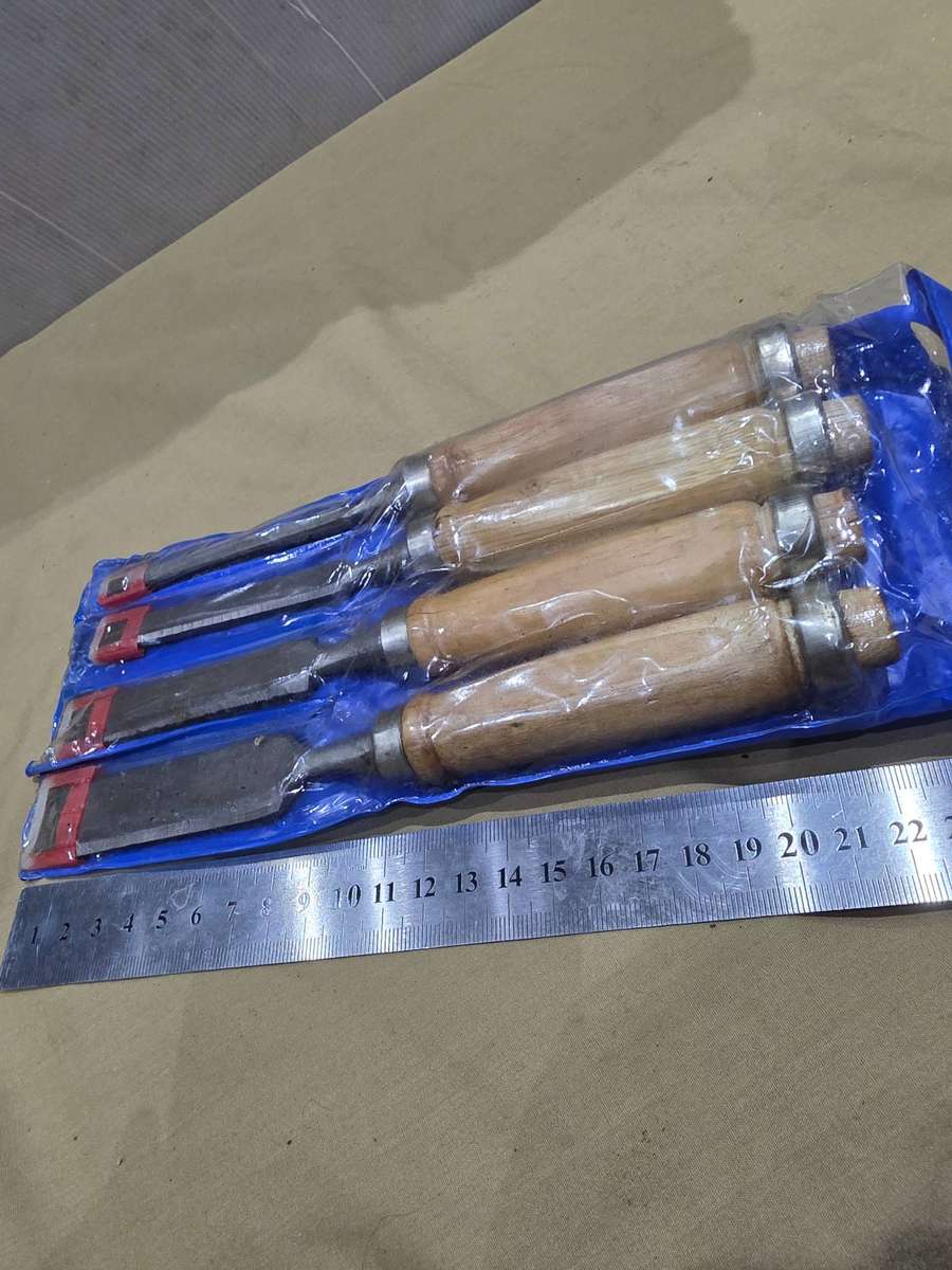 4 PIECE WOODEN HANDLE FIRMER CHISEL SET