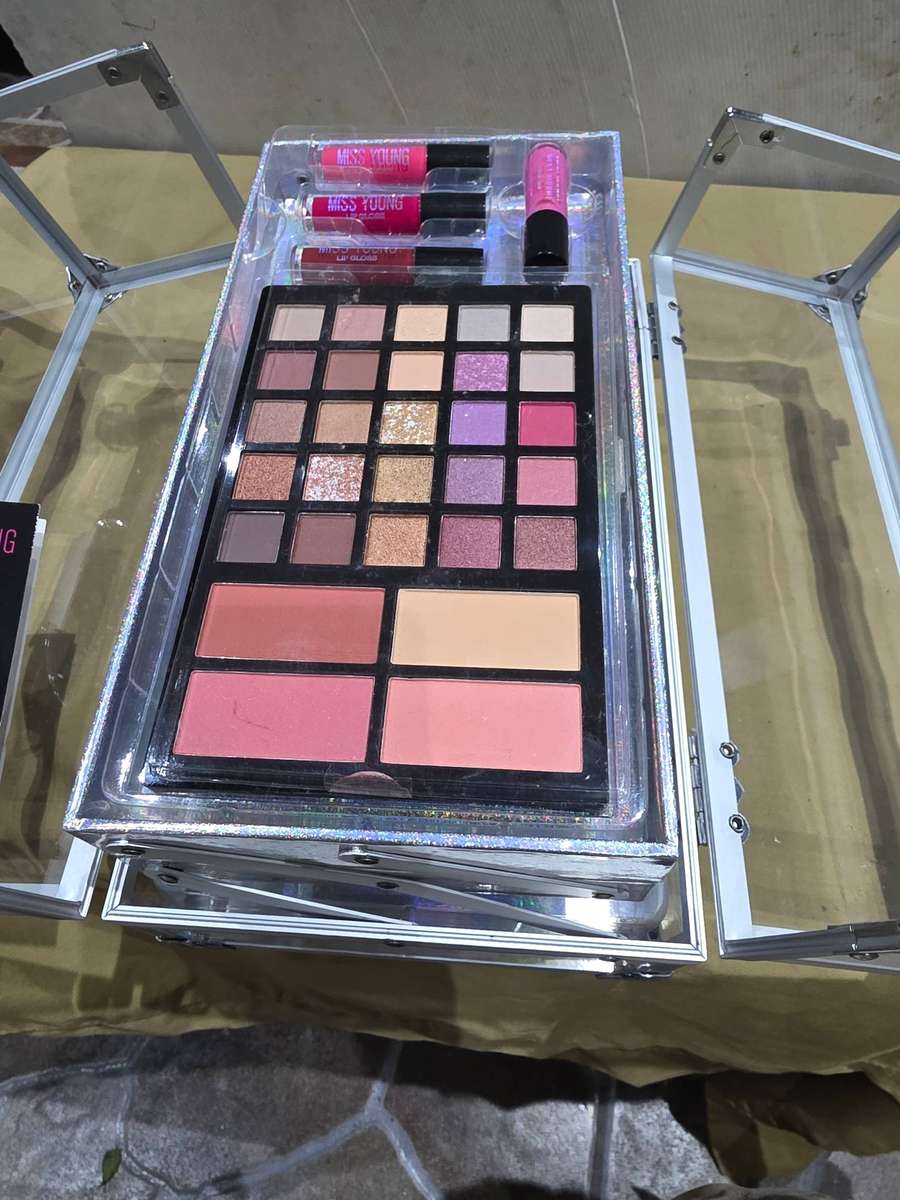89 PIECE MISS YOUNG MAKEUP SET