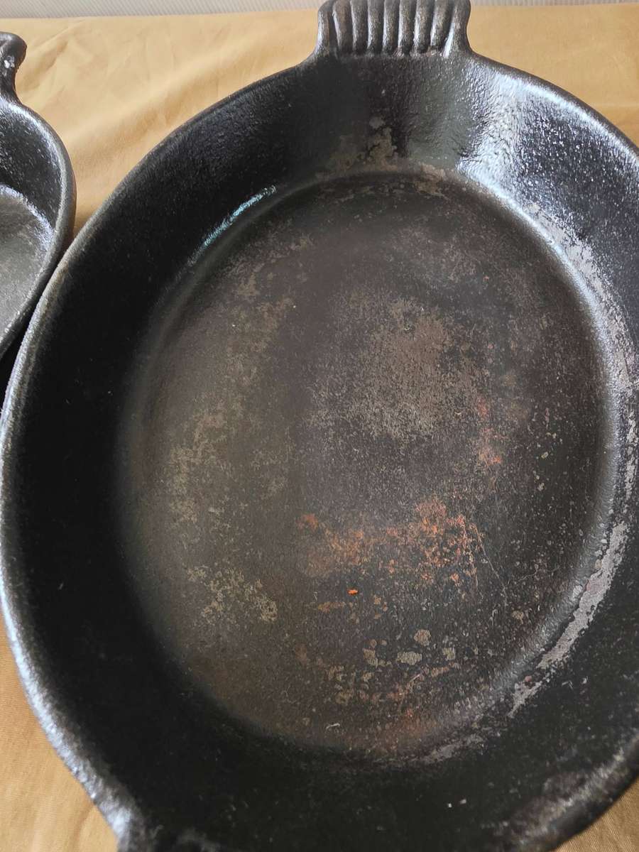 3 PIECE STACKABLE OVAL CAST IRON PANS