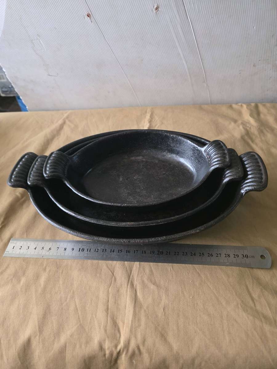 3 PIECE STACKABLE OVAL CAST IRON PANS