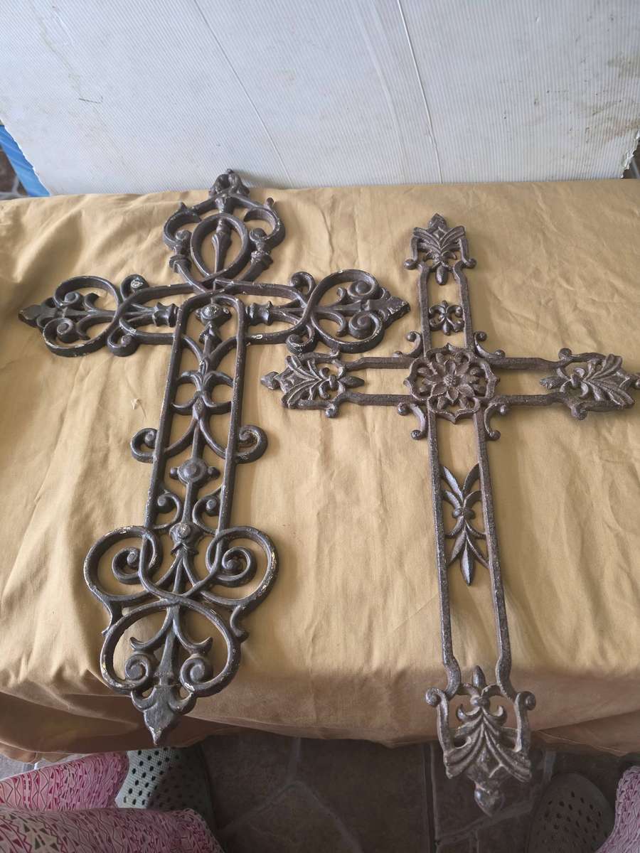 2 PIECE CAST/WROUGHT IRON VINTAGE CROSS(APPROXIMATELY 42-45CM LENGTH