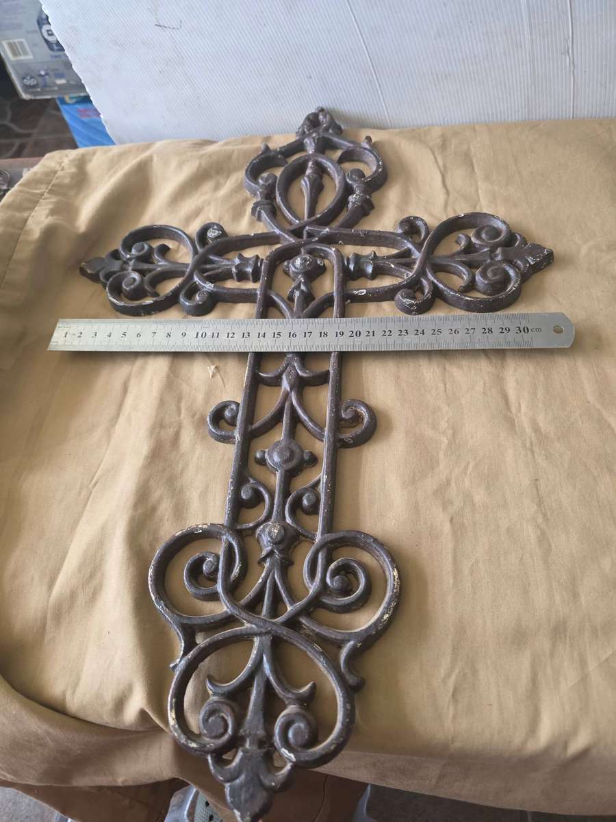 2 PIECE CAST/WROUGHT IRON VINTAGE CROSS(APPROXIMATELY 42-45CM LENGTH