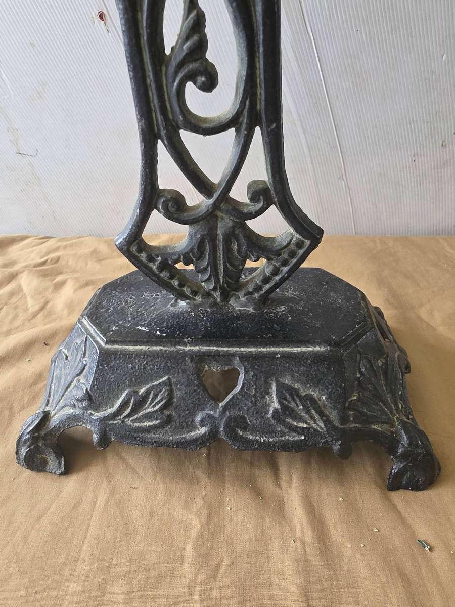 VINTAGE CAST IRON CROSS(43 X 23CM)
