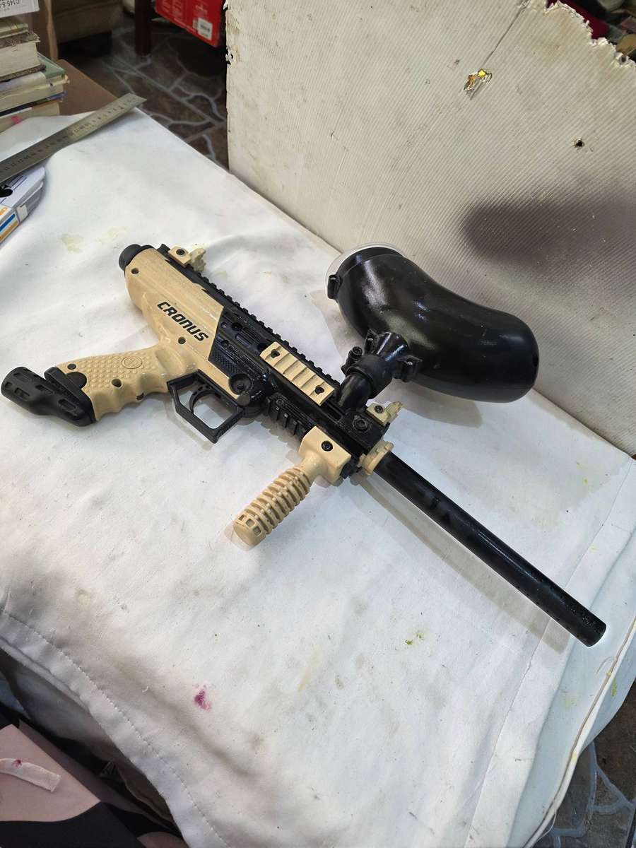 CRONUS PAINTBALL GUN