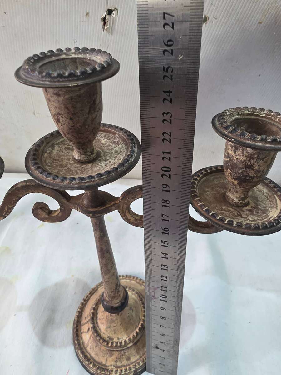 METAL RUSTIC LOOK CANDLEHOLDER
