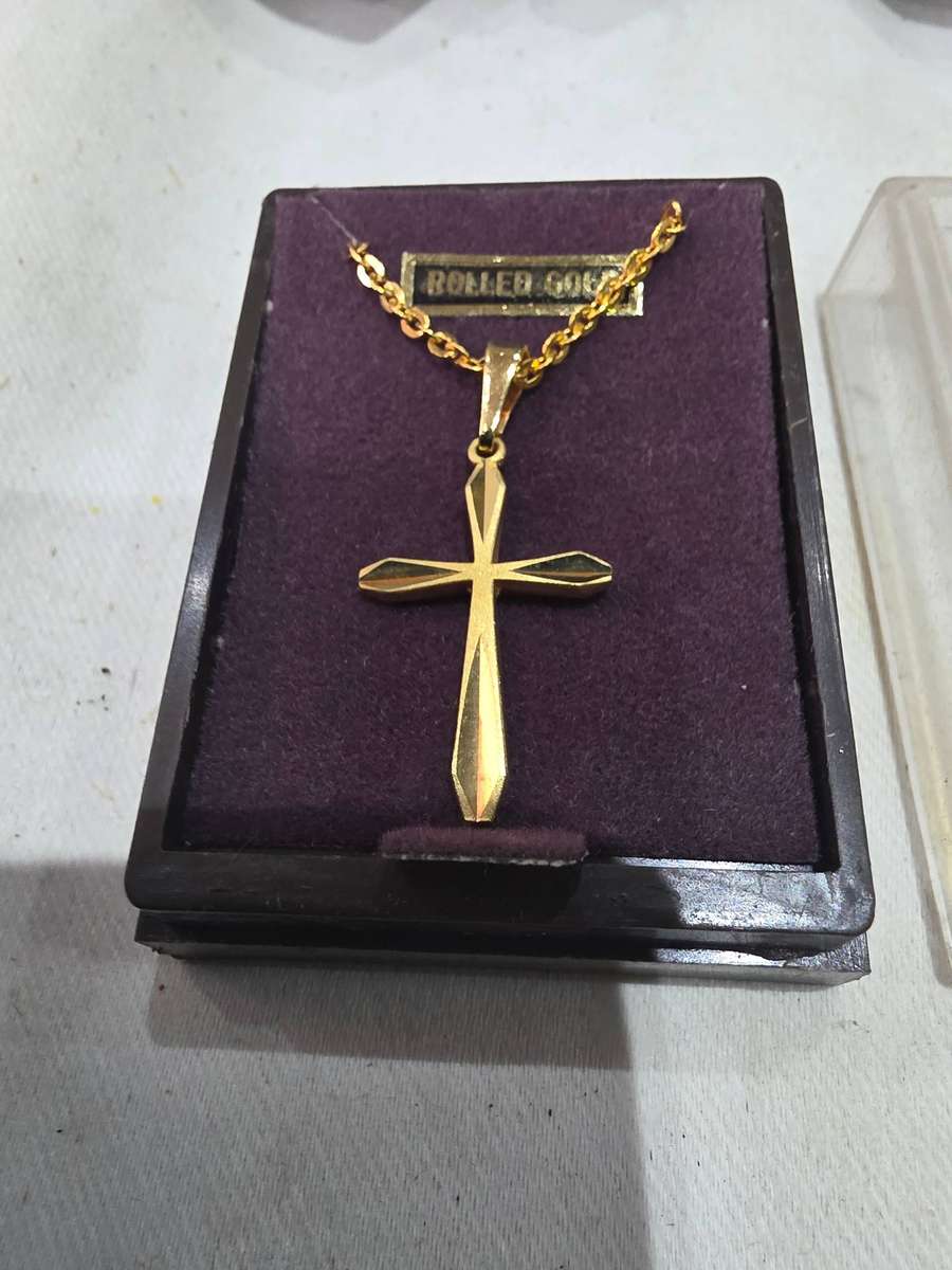 ROLLED GOLD CROSS CHAIN AND PENDANT