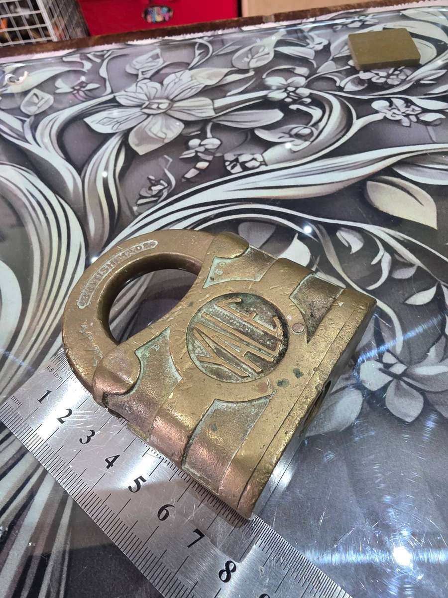 VINTAGE YALE LOCK(NO KEYS) HEAVY BRASS