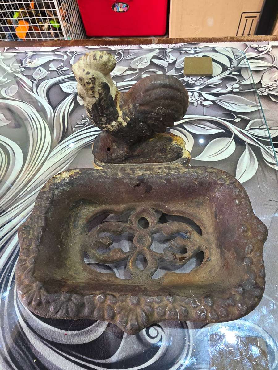 VINTAGE CAST IRON SOAP HOLDER