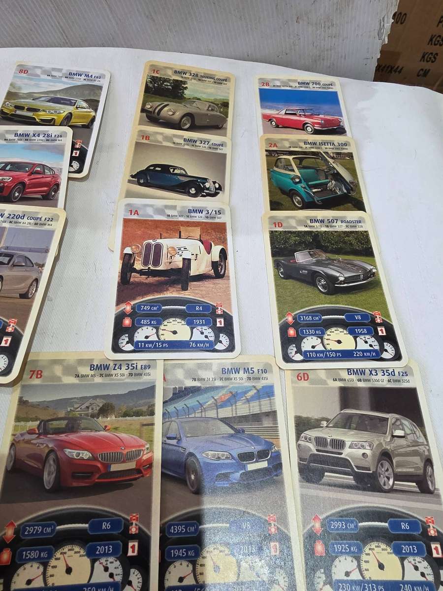 PACK OF 32 BMW MEGATRUMPF CARDS