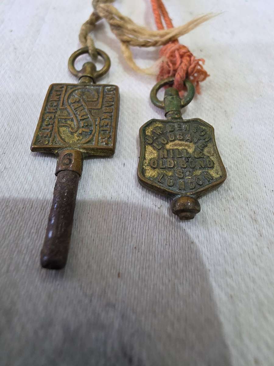 ANTIQUE POCKETWATCH KEYS